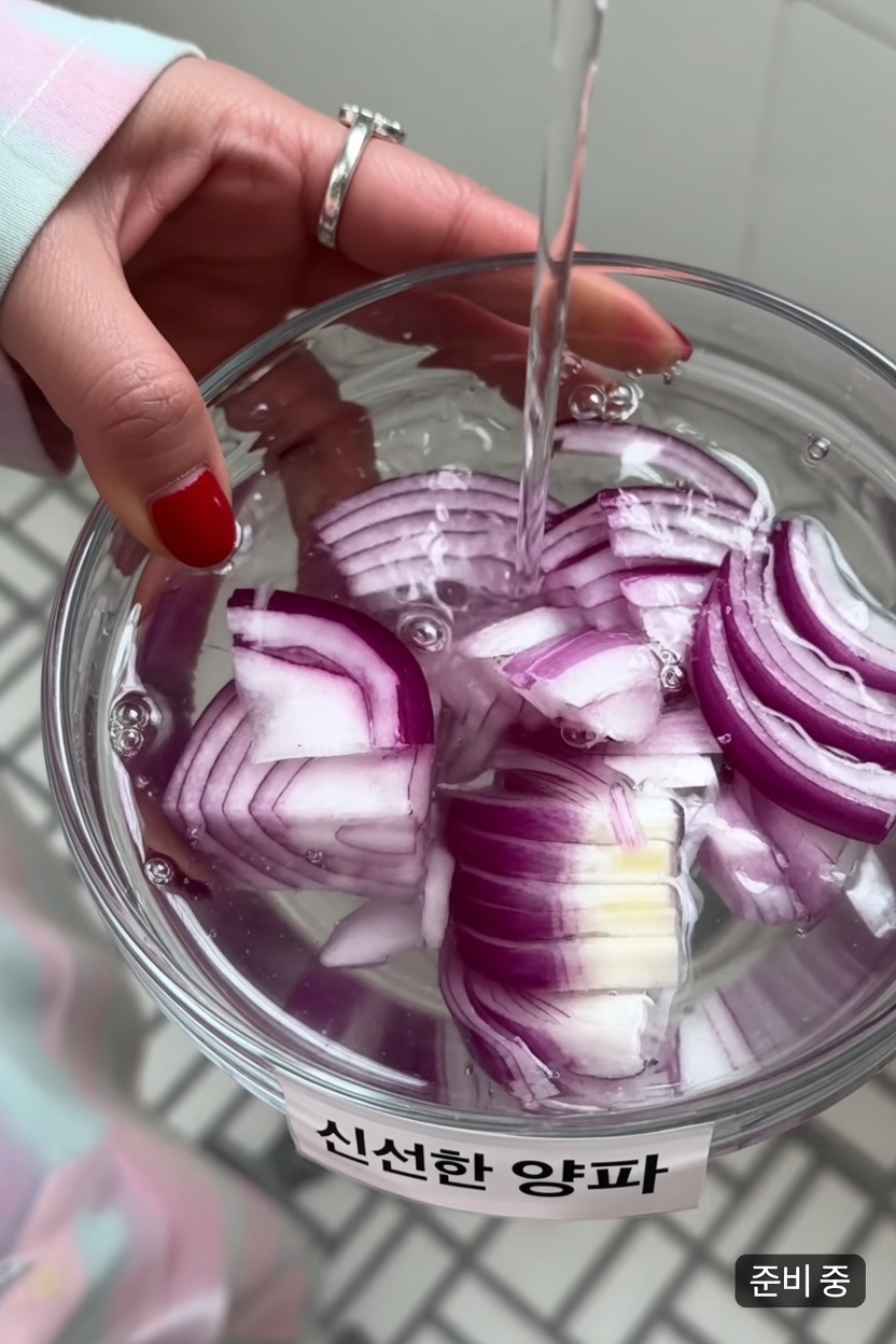 일상 건강을 위해 적양파를 물에 담가보셨나요?
