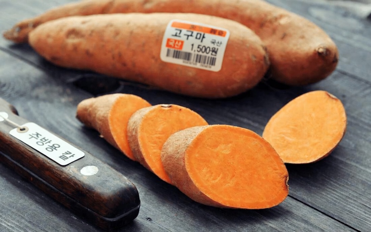 50세 이후 매일 이 12가지 천연 식품을 드세요 – 더 많은 에너지, 더 튼튼한 뼈, 더 또렷한 기억력을 얻으세요