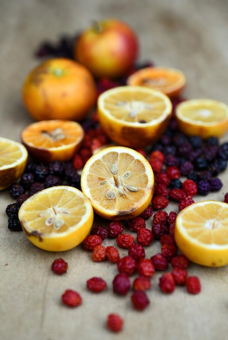 다리와 발의 건강한 혈액순환을 자연스럽게 돕는 상위 5가지 비타민 알아보기