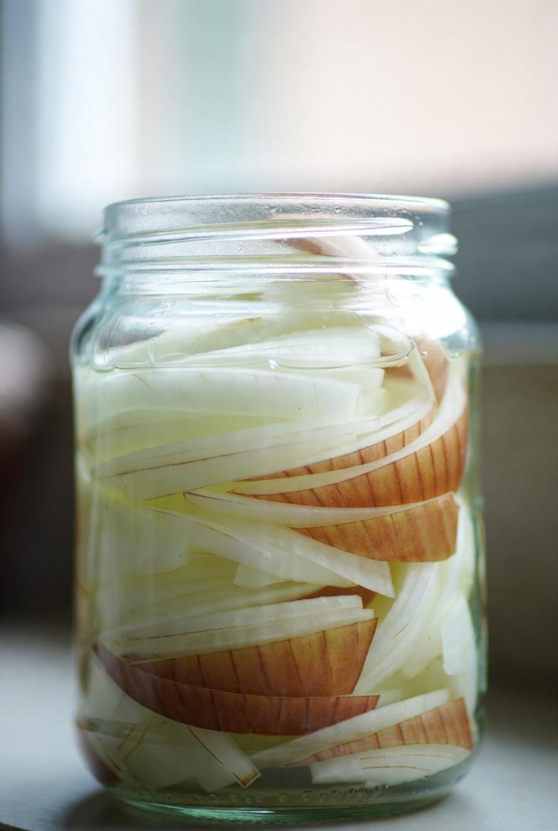 양파는 집에서 자연스럽게 눈 건강을 돕는 데 어떤 역할을 할까요? 유용한 일상 팁