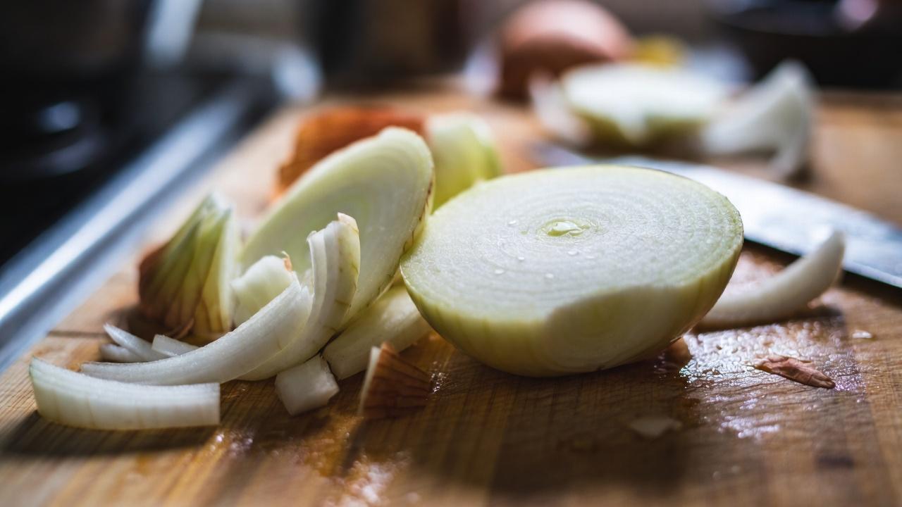 눈의 편안을 위한 양파의 전통적 활용: 과학과 민속이 말해주는 것