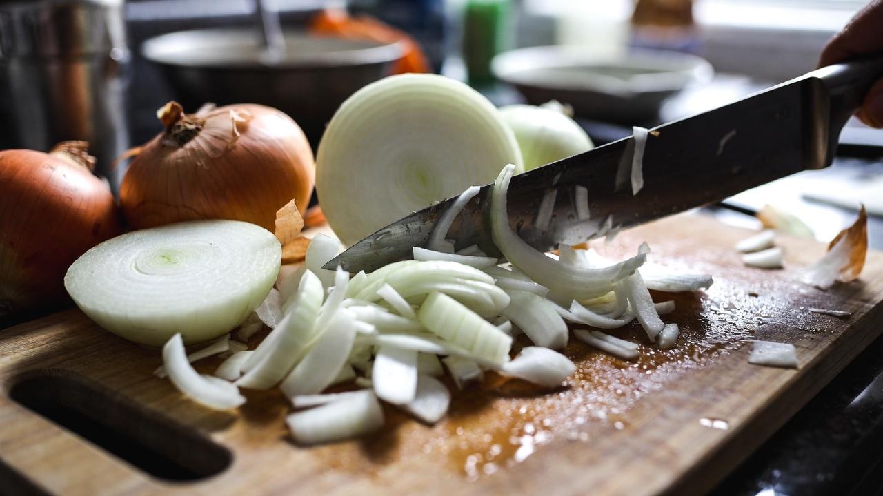 눈의 편안을 위한 양파의 전통적 활용: 과학과 민속이 말해주는 것