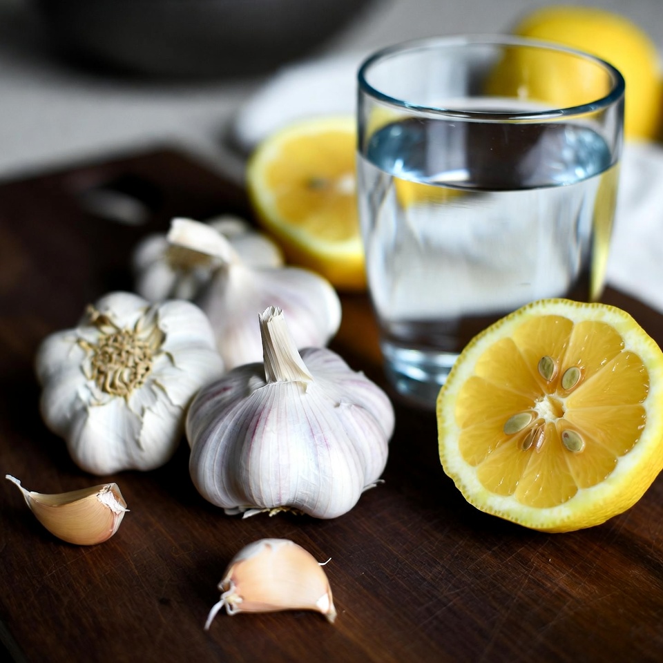 마늘, 레몬, 물로 만드는 간단한 레시피