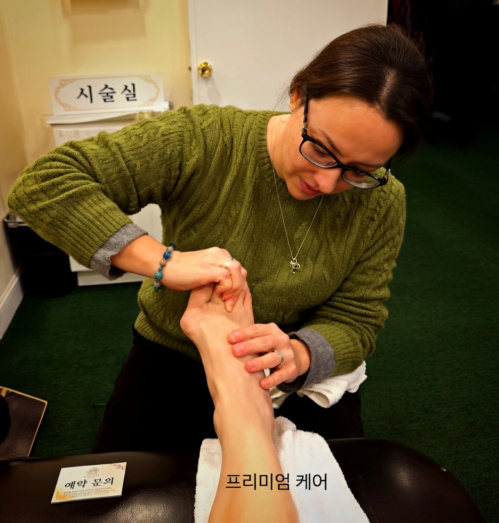 눈과 발에서 시작된다! 의사들이 무시하는 낮은 비타민 B12의 9가지 징후